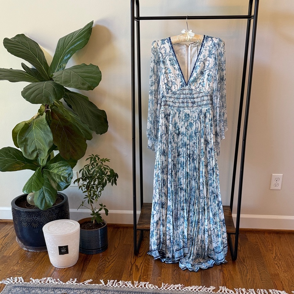 Alice + Olivia Sion Pleated Maxi Dress - Picture 3 of 6